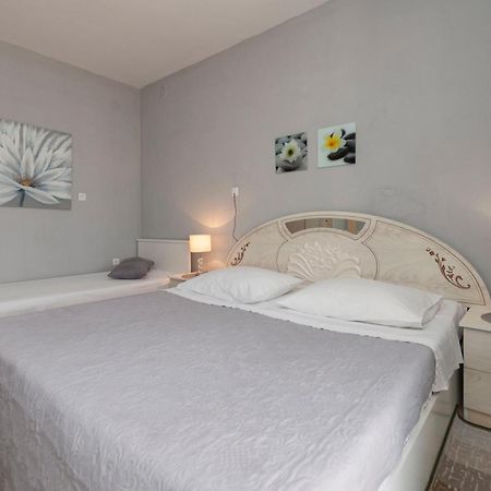 Apartment And Rooms Tatjana Omis Ngoại thất bức ảnh