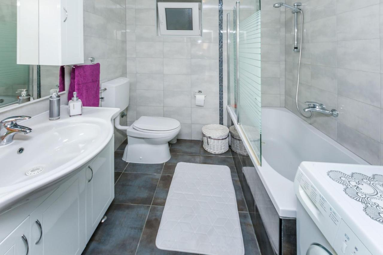 Apartment And Rooms Tatjana Omis Ngoại thất bức ảnh