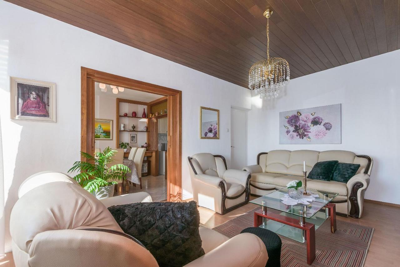 Apartment And Rooms Tatjana Omis Ngoại thất bức ảnh